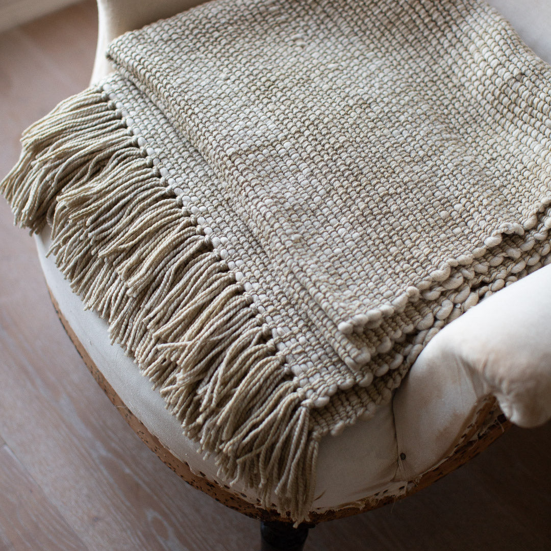 TEXTURED AND TASSELED HANDWOVEN MERINO WOOL BLANKET IN NATURAL