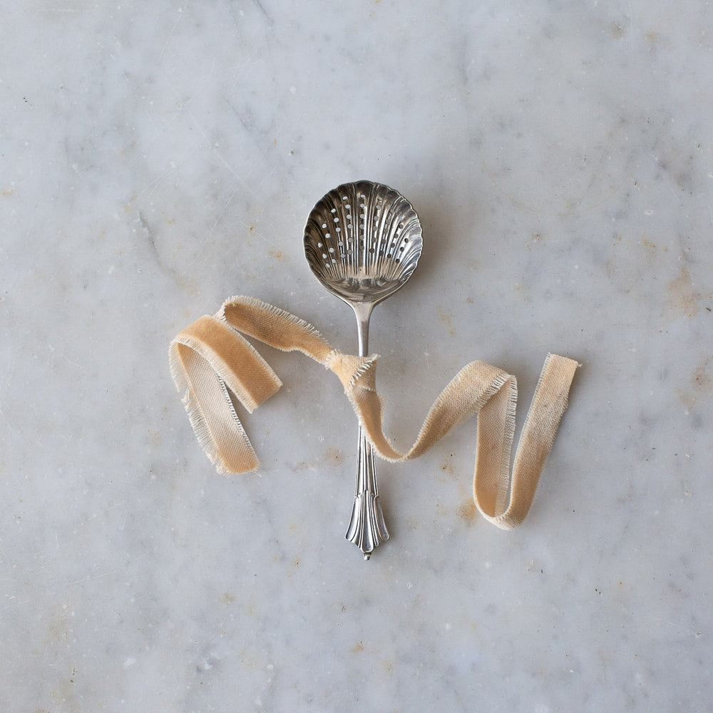 Decorative Sugar Sifter 1