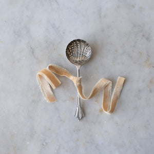 Decorative Sugar Sifter 1