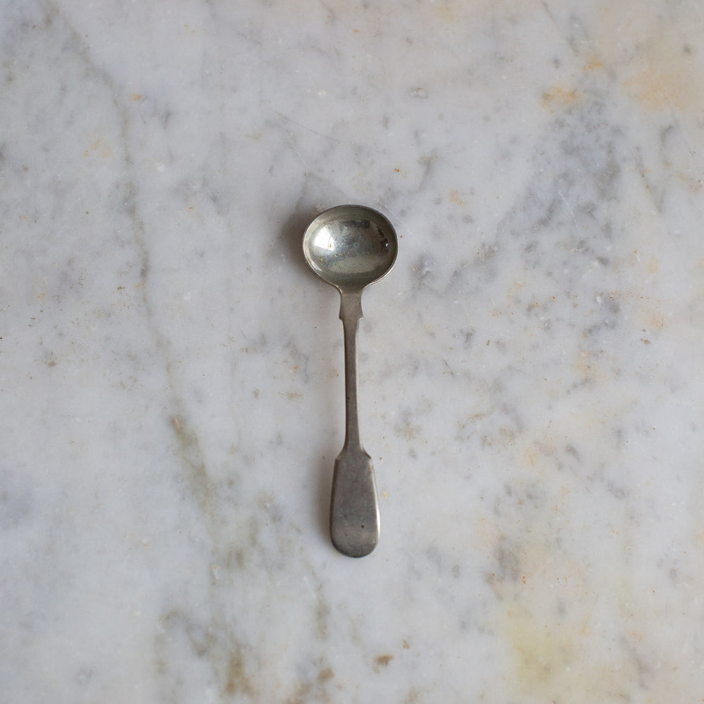 VINTAGE DECORATIVE SALT SPOONS