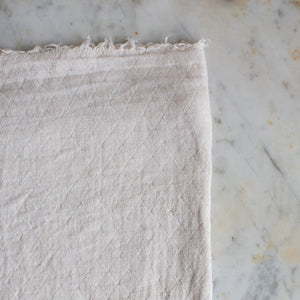 Ex-Prop HANDMADE CRUSHED LINEN BLANKET IN WARM WHITE