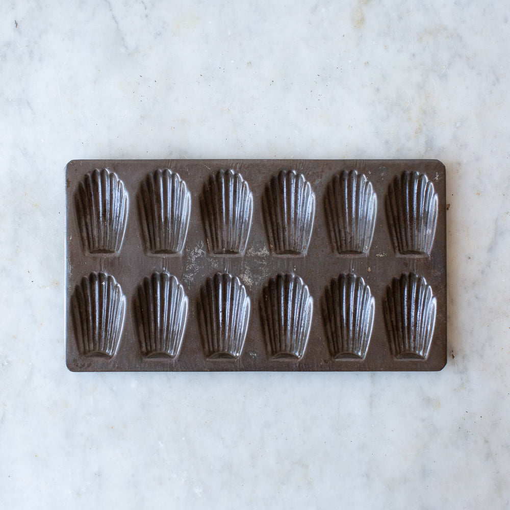 
            
                Load image into Gallery viewer, VINTAGE FRENCH MADELEINE BAKING TRAY
            
        