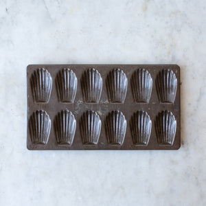 
            
                Load image into Gallery viewer, VINTAGE FRENCH MADELEINE BAKING TRAY
            
        