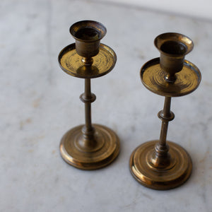 VINTAGE PAIR OF SMALL BRASS CANDLESTICKS