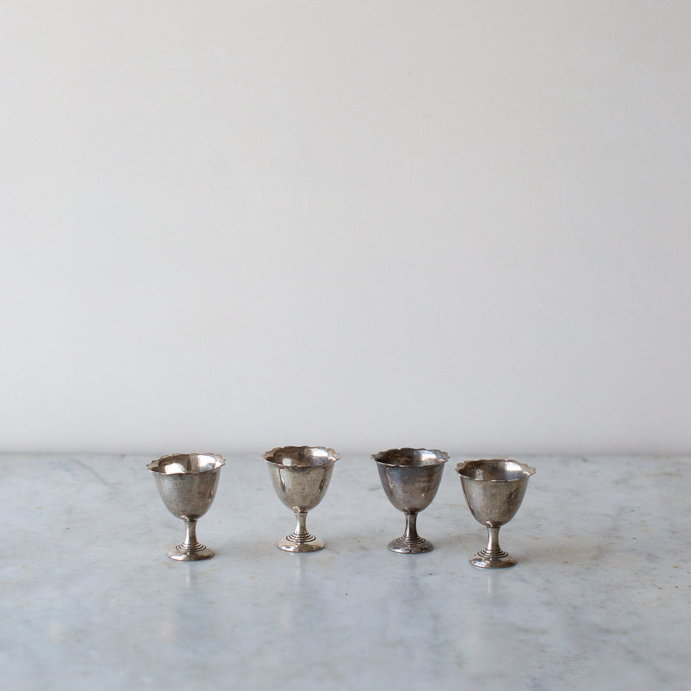 VINTAGE SCALLOPED EGG CUP SET