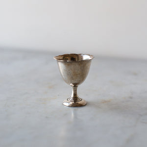 VINTAGE SCALLOPED EGG CUP SET