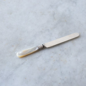 
            
                Load image into Gallery viewer, Vintage Decorative Mother of Pearl Knives
            
        