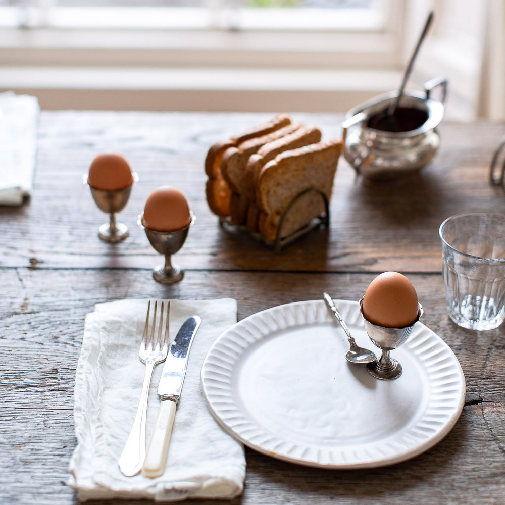 VINTAGE SCALLOPED EGG CUP SET
