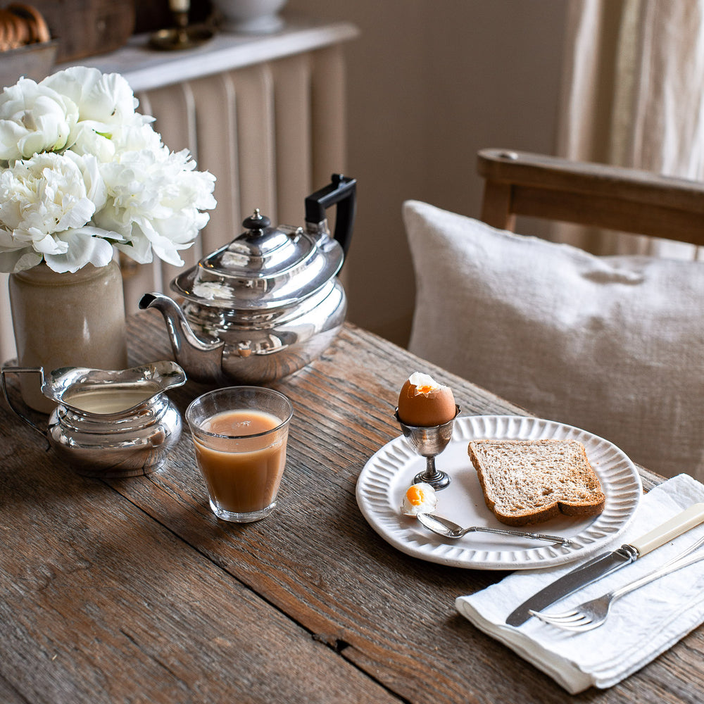 VINTAGE SCALLOPED EGG CUP SET