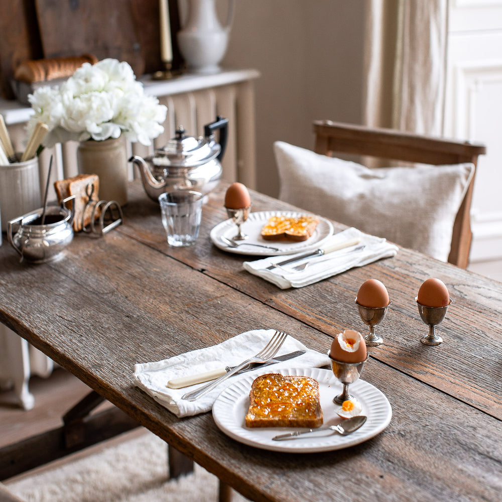 VINTAGE SCALLOPED EGG CUP SET
