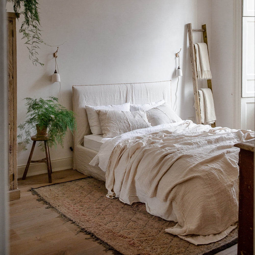 Ex-Prop HANDMADE CRUSHED LINEN BLANKET IN WARM WHITE