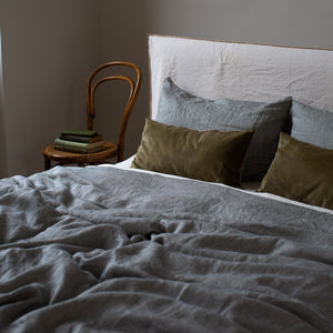 HEAVY BELGIAN LINEN BEDDING SET IN STRIPES