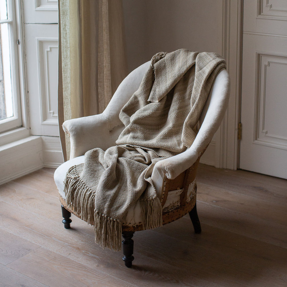 TASSELED HANDWOVEN MERINO WOOL BLANKET IN NATURAL