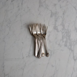 SMALL VINTAGE DECORATIVE DESSERT FORKS