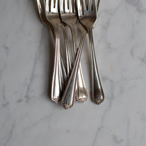 SMALL VINTAGE DECORATIVE DESSERT FORKS