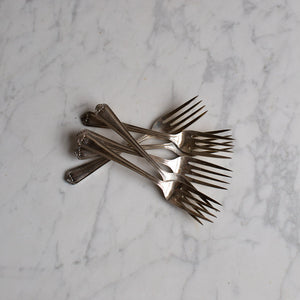 SMALL VINTAGE DECORATIVE DESSERT FORKS
