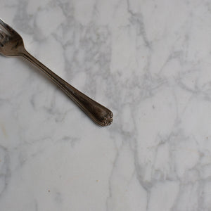 SMALL VINTAGE DECORATIVE DESSERT FORKS