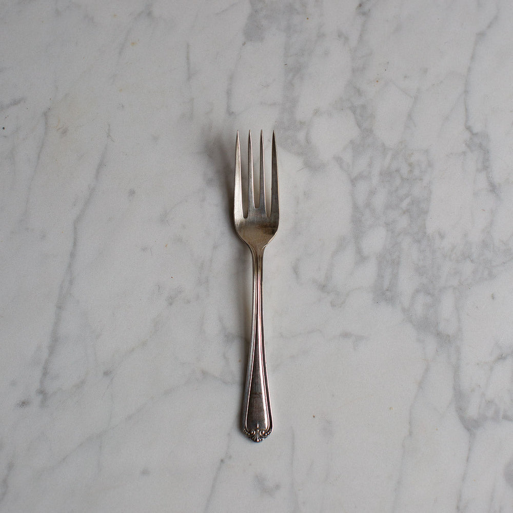 SMALL VINTAGE DECORATIVE DESSERT FORKS