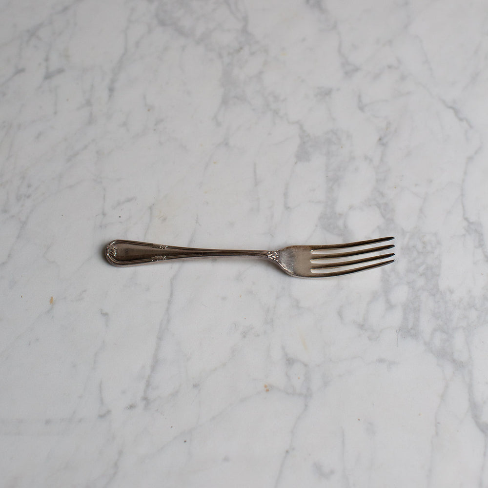 VINTAGE DECORATIVE DESSERT FORKS