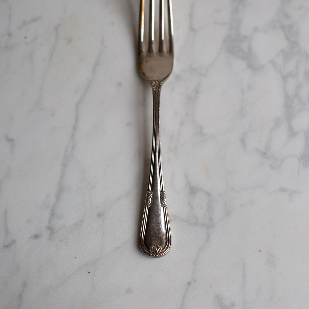 VINTAGE DECORATIVE DESSERT FORKS