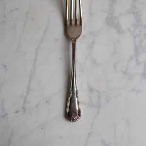SMALL VINTAGE DECORATIVE DESSERT FORKS