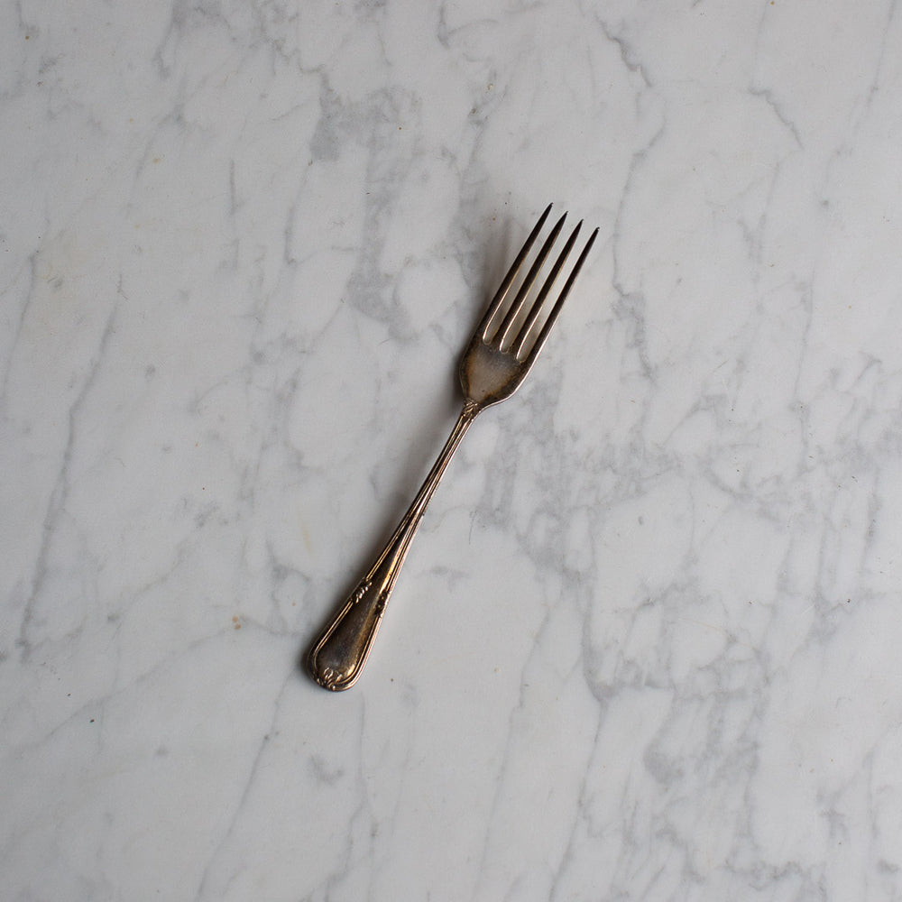 VINTAGE DECORATIVE DESSERT FORKS