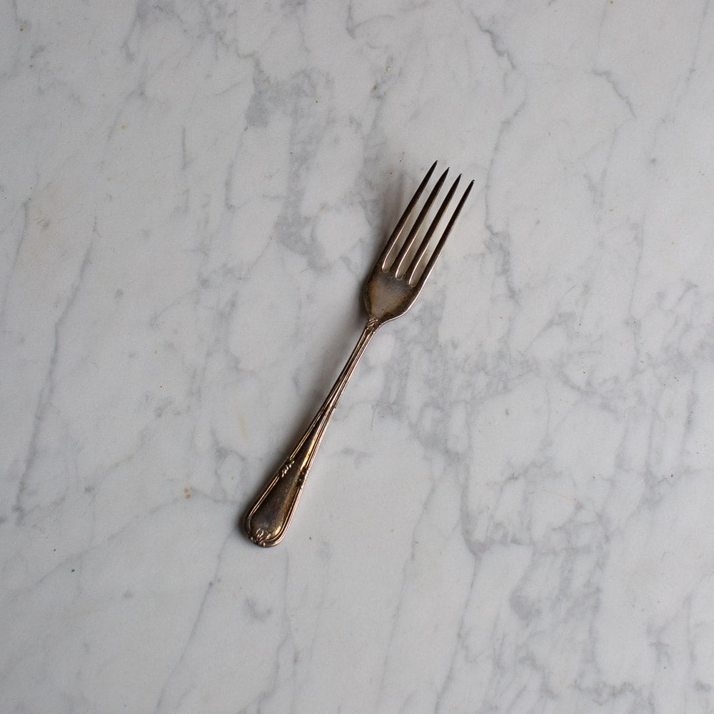 SMALL VINTAGE DECORATIVE DESSERT FORKS
