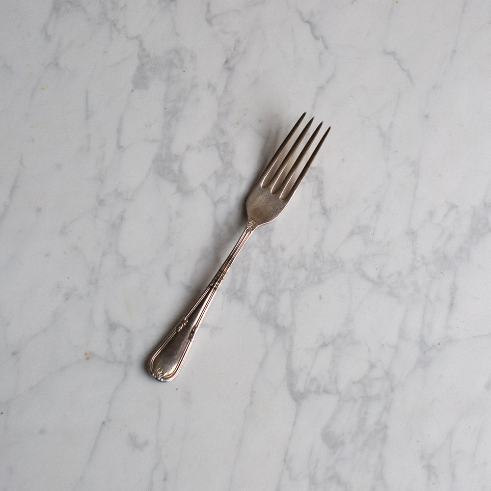 SMALL VINTAGE DECORATIVE DESSERT FORKS