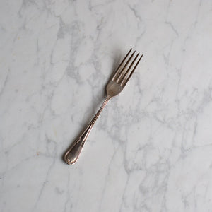 SMALL VINTAGE DECORATIVE DESSERT FORKS