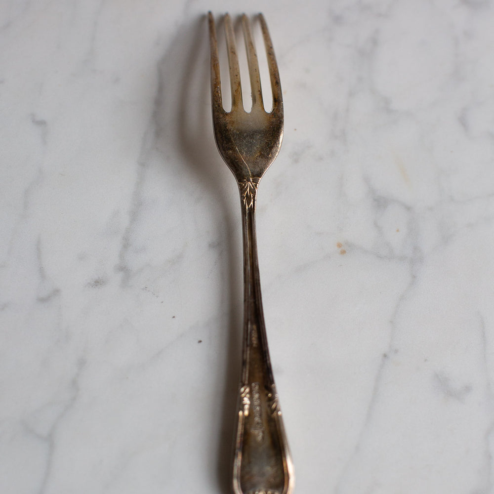VINTAGE DECORATIVE DESSERT FORKS