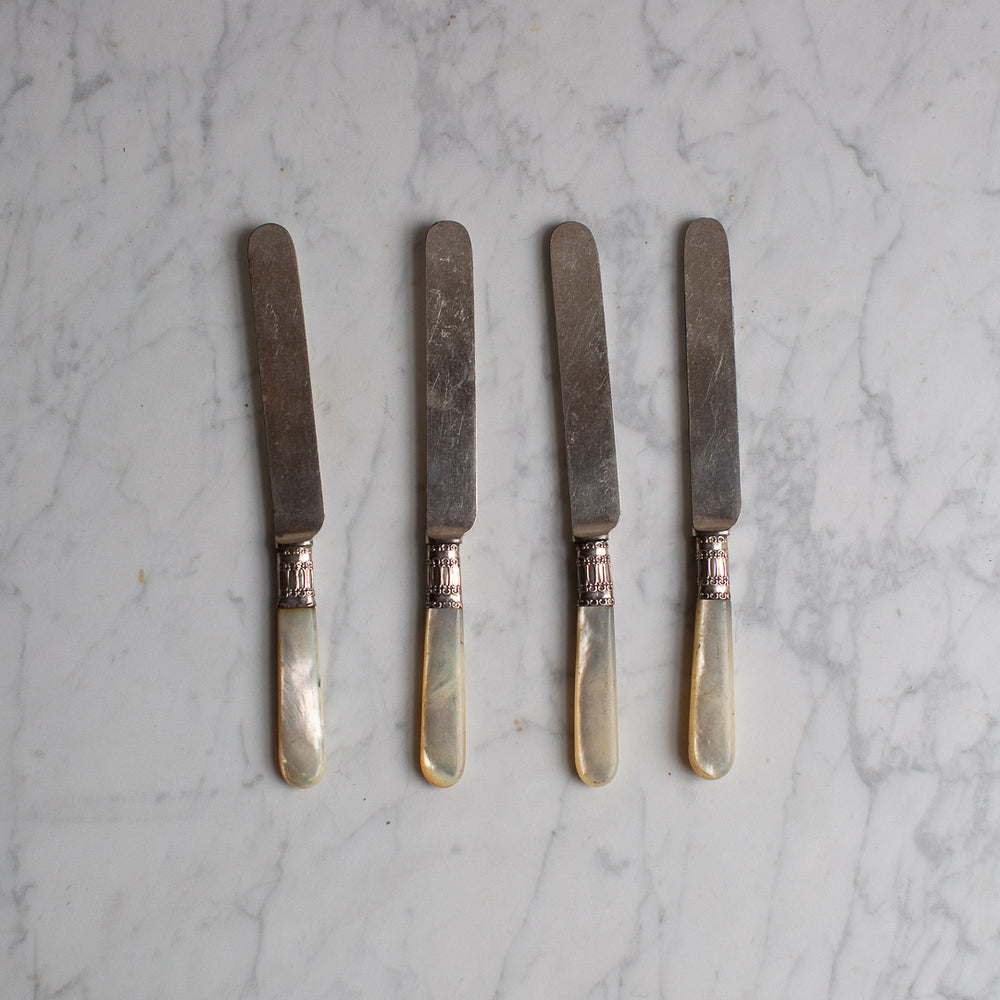 VINTAGE MOTHER OF PEARL KNIFE SET