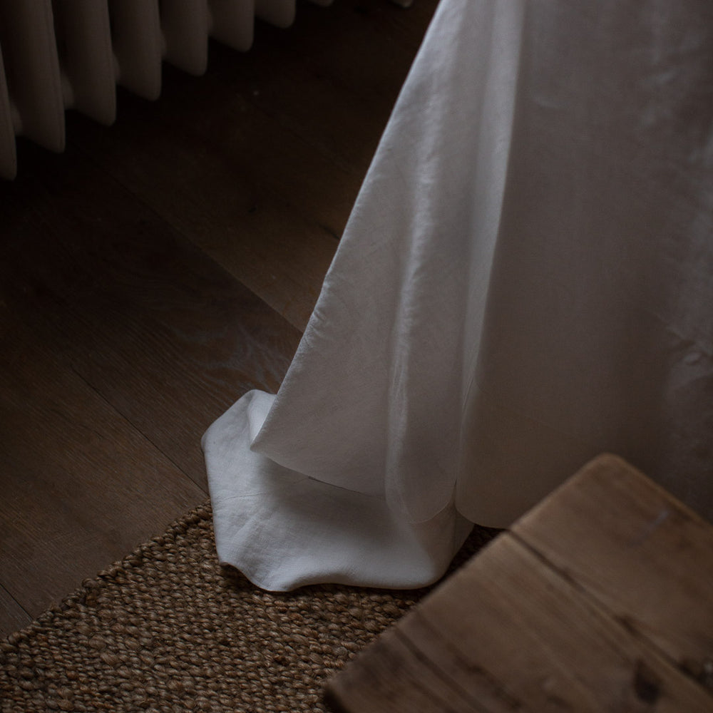 HANDMADE LINEN TABLECLOTH IN OFF-WHITE